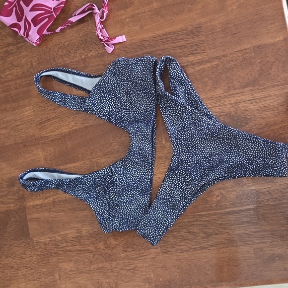 Bikini bundle - Picture 4 of 9